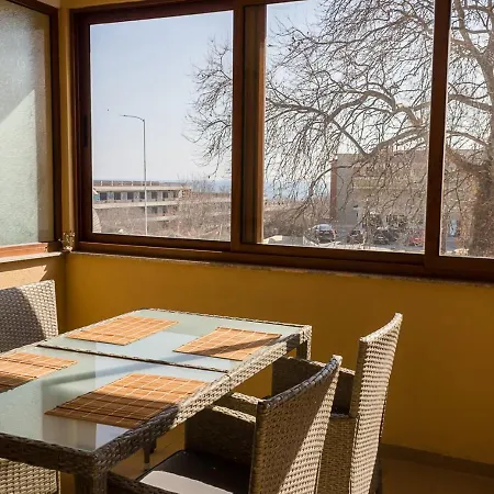 Gem 2bd Flat With Sunny Balcony By Flat Mаnager アパート ヴァルナ