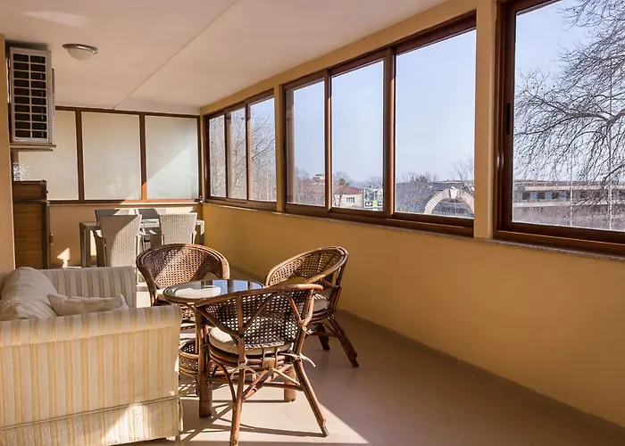 Gem 2bd Flat With Sunny Balcony By Flat Mаnager * Warna